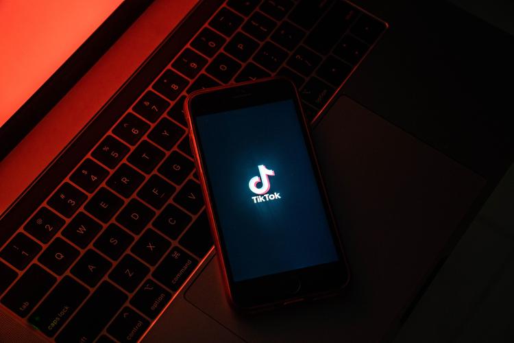 TikTok刷粉QQ代刷,标题：揭秘 TikTok 刷粉 QQ 代刷 谨防诈骗陷阱!